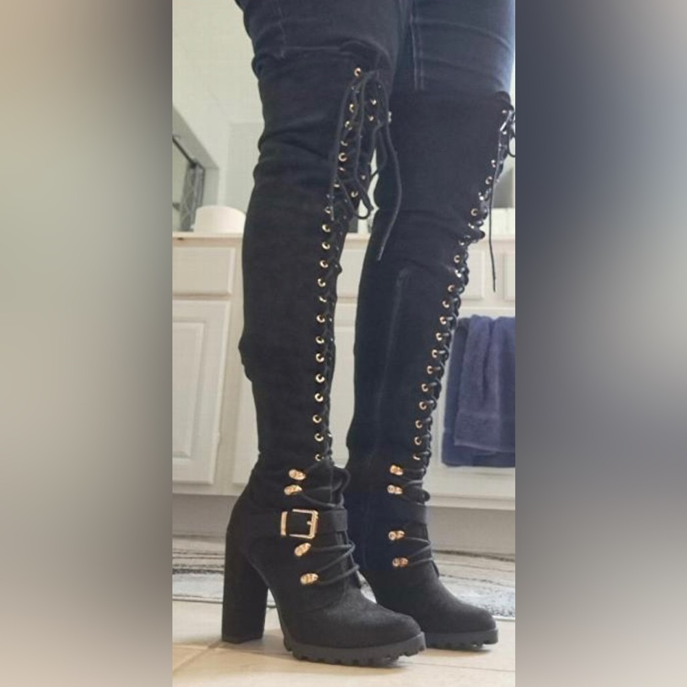 NEW***Knee-High Heeled boots